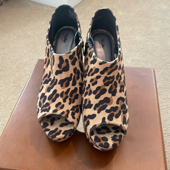 NWOT Massimo leopard print stacked heels with side zipper. Size 7 1/2. - Picture 1 of 8